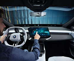 How the automotive industry is rebalancing HMI